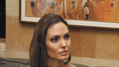 Анджелина носи златната халка на прабабата на Брад