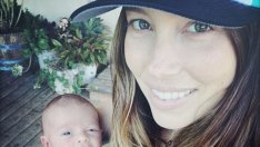 Джесика Бийл нае мъже детегледачки на сина си