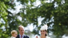 Кейт и Уилям с първата си поява като 4-членно семейство