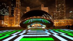 Скулптура играе със светлината