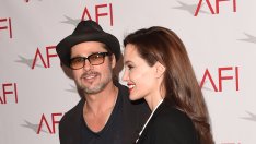 Брад и Анджи заживяха в реплика на Белия дом в Англия