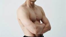 Чарли Хънам показва страшен сексапил