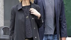 Мег Райън в компанията на мистериозен непознат