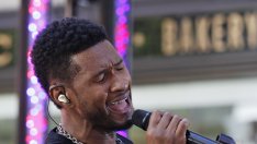 Ъшър си забравя танците