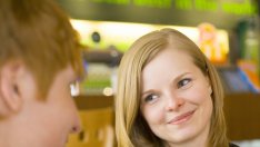 Непорочно приятелство  – да, ама не