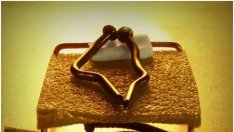 Картини от пирони пресъздаващи човешки емоции