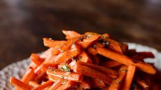 Вкусни мариновани моркови