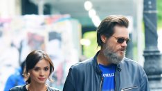 И Джим Кери си хвана младо гадже