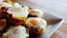 Яйца в картофени гнезда