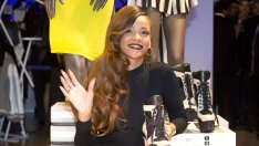 Риана ще дари Крис с кола за 1 милион долара