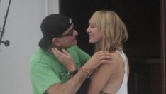 Чарли Шийн ще изчака със сватбата си