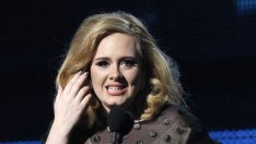 Адел роди момче