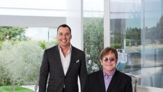 Сър Елтън Джон и Дейвид Фърниш показват дома си в Бевърли Хилс