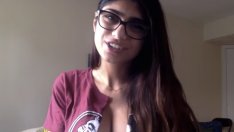 Порнозвезда отговаря на 7 от най-търсените в Google секс въпроси