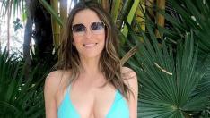 Тяло на седмицата: Елизабет Хърли по бански в Хималаите