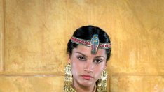 Жената е богиня, но и тя свежда глава