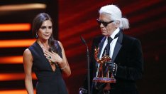 Виктория Бекъм твори дрехи като за себе си