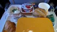 Кои храни да избягвате преди полет