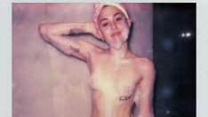 Майли Сайръс отново се разголи