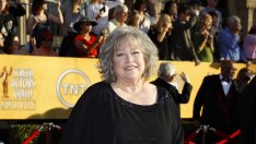 Чичо Чарли от „Двама мъже и половина” се завръща като жена