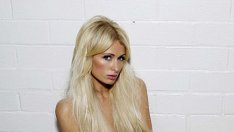 И Парис заголи бедър след 6 години за FHM