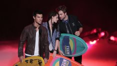 Кристен Стюарт сложи рога на Патинсън?!