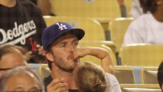 Дъщерята на Дейвид Бекъм го нахрани с бонбони