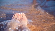 Кои лакове за нокти подчертават тена?