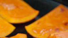 Печена тиква с мед и орехи