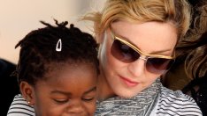 Мадона иска още деца, осиновява още две от Малави