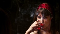 Защо алкохолът и никотинът вървят ръка за ръка