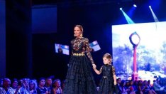 Николета Лозанова дефилира с дъщеря си Никол