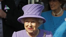 Кралица Елизабет II даде на внука си с имот