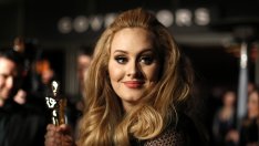 Синът на Адел вече е записан за колеж „Итън”