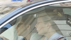 Гуинет Полтроу и Брад Фалчък все още са заедно