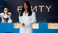 Риана добави пълни манекени в колекцията си