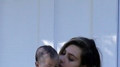 Ким пак показа скъпоценното си бебе