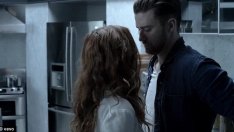 Внучката на Елвис хвърля от скала Джъстин Тимбърлейк (ВИДЕО)