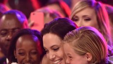 Анджелина Джоли и Брад Пит искат да си осиновят още едно дете