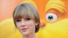 Тейлър Суифт учи Зак Ефрон да свири на китара