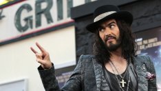 Ръсел Бранд ще празнува с родителите на Кейти Пери