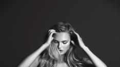 Черно-бяла провокация по бельо от супермодели