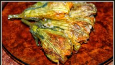 Цветове от тиква пълнени с ориз