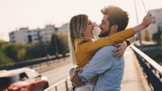 Идеалът за жена: По-добре да не е много умна