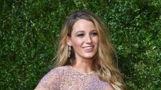 Блейк Лайвли дебютира бременното си коремче