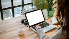 6 неща, които НЕ трябва да правите на работния си компютър