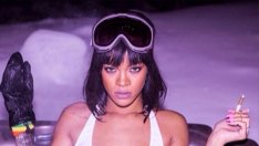 Риана отпразнува рождения си ден по бански в снега