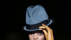 5 визии с шапки от подиума, които ни вдъхновиха