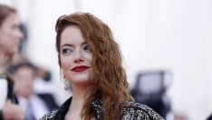 Ема Стоун счупила рамо на концерт на Spice Girls