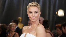 Чарлийз Терон обича да ходи с обръсната глава